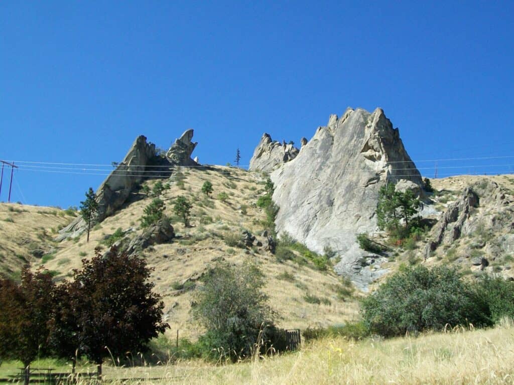 Peshastin Pinnacles State Park gray sandstone fins rise out of the hillside.
