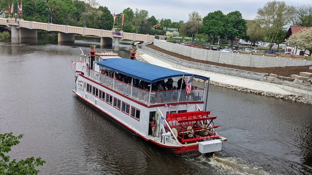 Bavarian Belle Riverboat cruise in Frankenmuth Michigan